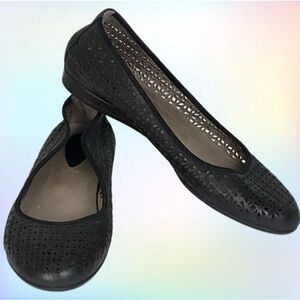 ECCO Black Touch Laser Cut Ballerina Leather flats Size 39
US Size 8